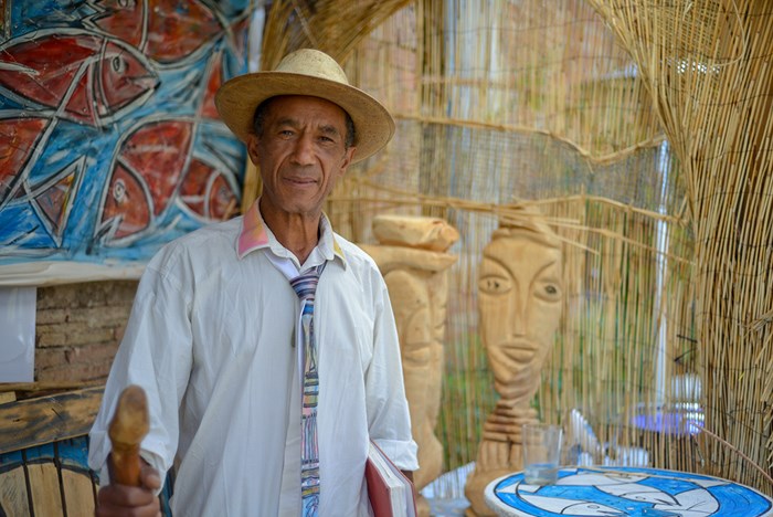 Arte, identidad y peces: la vida de un pintor angoleño catalán