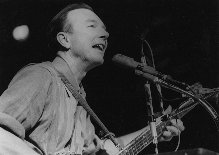 Pete Seeger at a peace rally in New York City, 1965. Photo by Diana Davies, Ralph Rinzler Folklife Archives