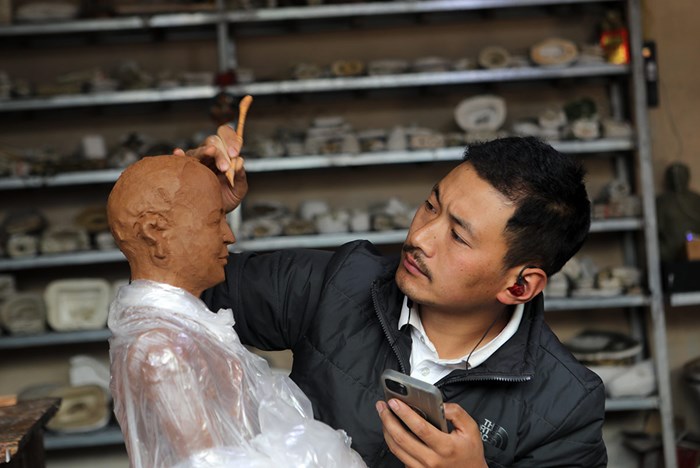 A Visit from the Seventh Generation of Tibetan Bronze Artisans